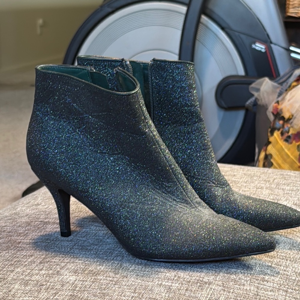 Allegra K Black Heeled Boots with Sleek Modern Design